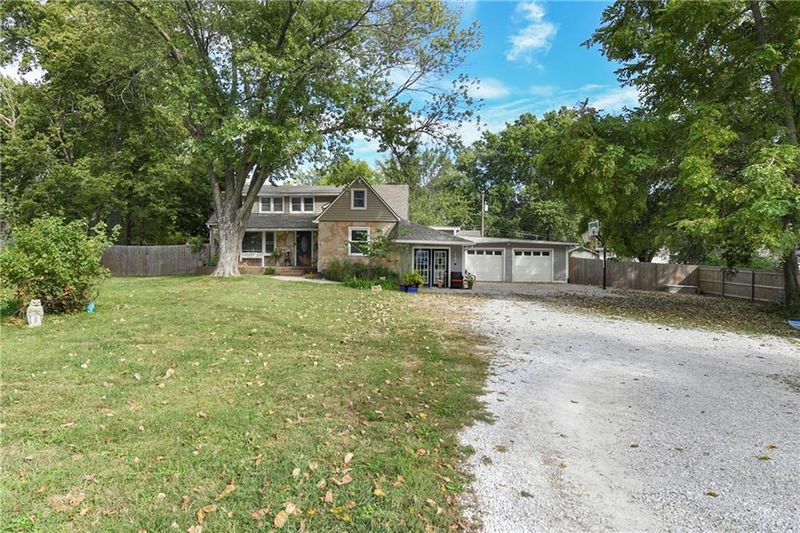 701 SW Ward Rd, Lee's Summit, MO 64081