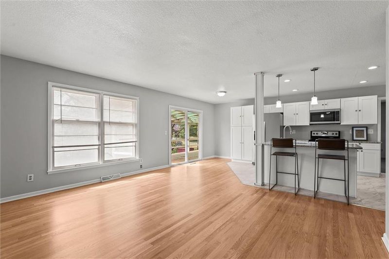 9 E 127th Ter, Kansas City, MO 64145