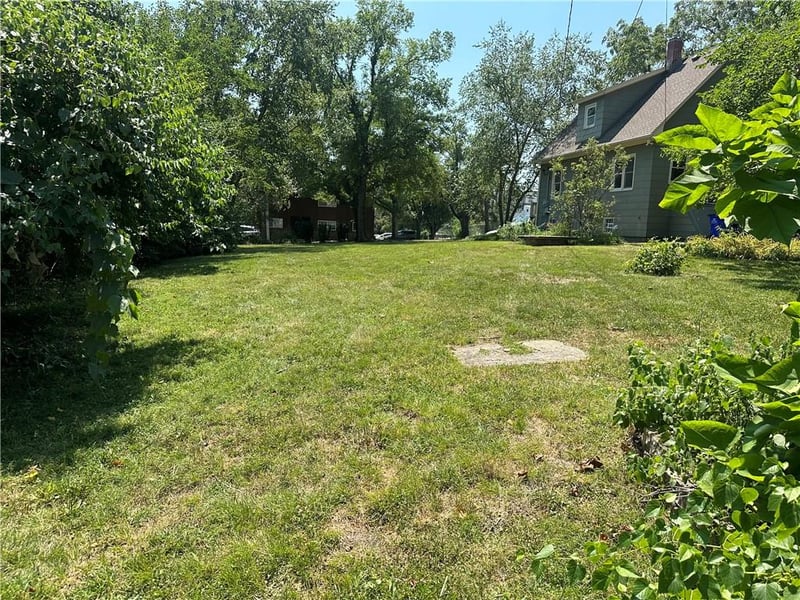 6904 W 79th St, Overland Park, KS 66204