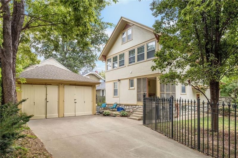 948 W 32nd Ter, Kansas City, MO 64111