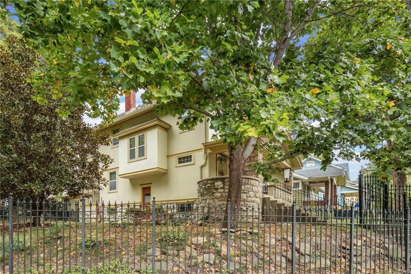 948 W 32nd Ter, Kansas City, MO 64111