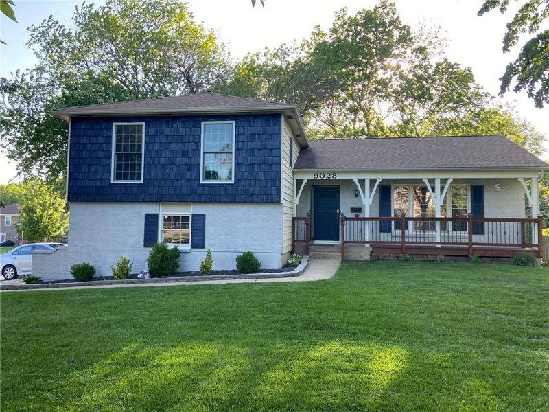 9028 Grant St, Overland Park, KS 66212