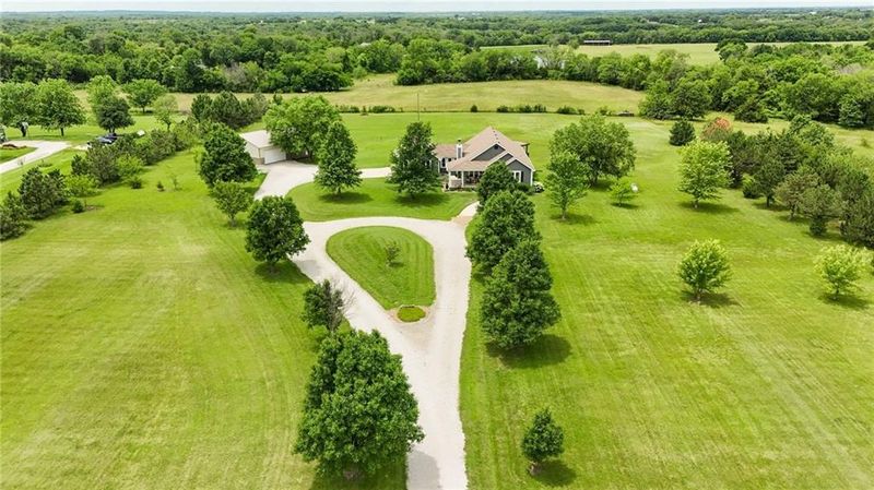 15 E 1700 Rd, Baldwin City, KS 66006