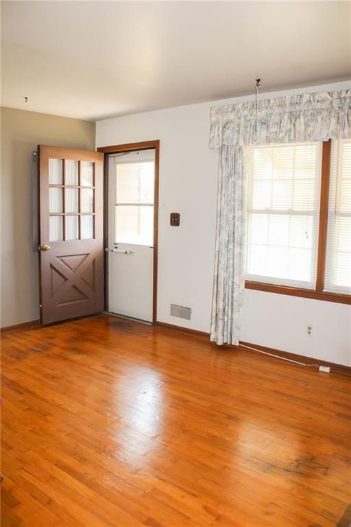 8504 E 107th St, Kansas City, MO 64134