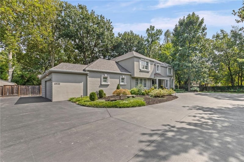5925 State Line Rd, Kansas City, MO 64113