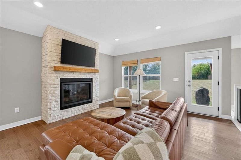 9005 SW 9th St, Blue Springs, MO 64064
