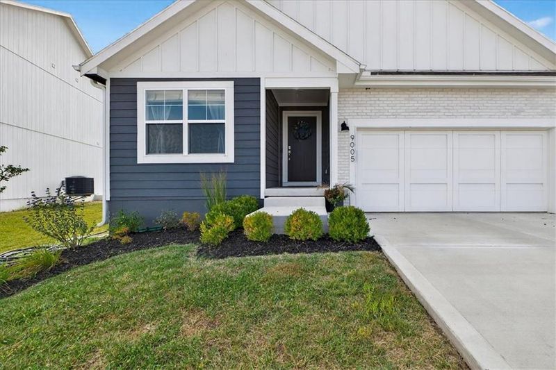 9005 SW 9th St, Blue Springs, MO 64064