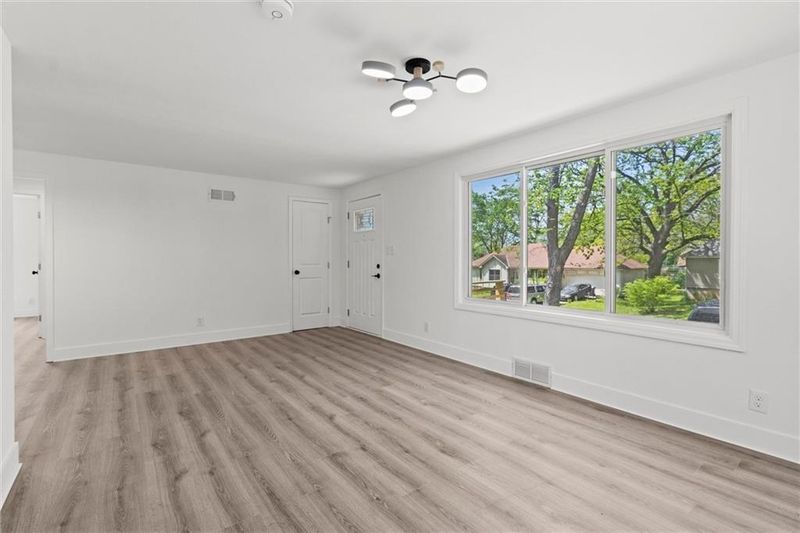 7327 Park Ave, Kansas City, MO 64132