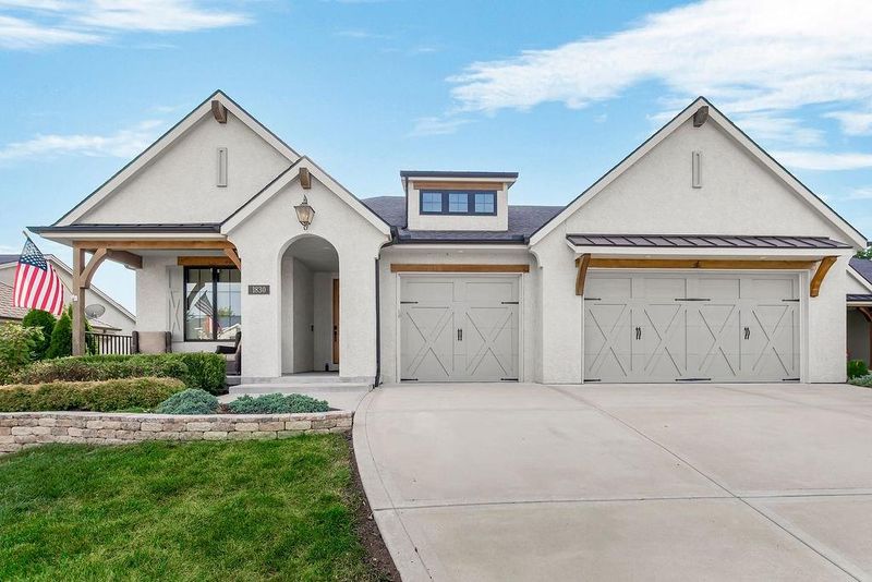 1830 Falcon Ct, Kearney, MO 64060