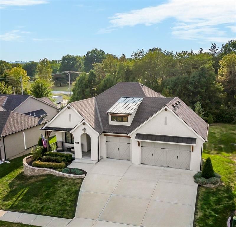 1830 Falcon Ct, Kearney, MO 64060