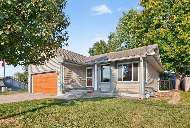 706 N 2nd St, Lansing, KS 66043