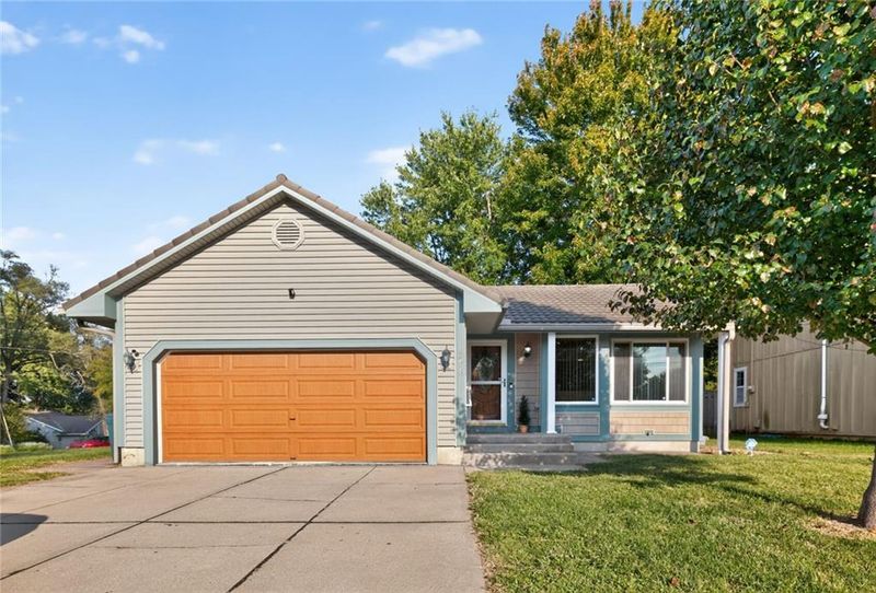 706 N 2nd St, Lansing, KS 66043