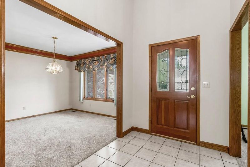 2257 Summerfield Dr, Lee's Summit, MO 64081