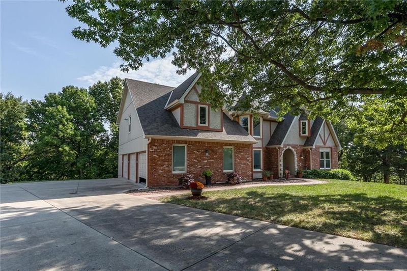 4833 S Tierney Dr, Independence, MO 64055