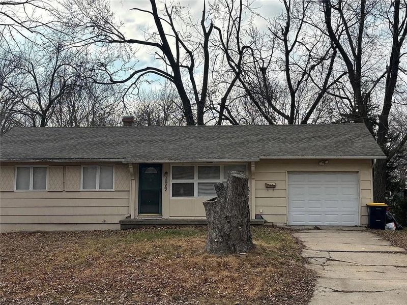 8902 Manchester Ave, Kansas City, MO 64138