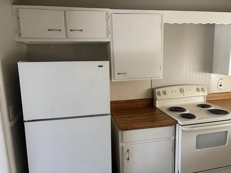 8902 Manchester Ave, Kansas City, MO 64138