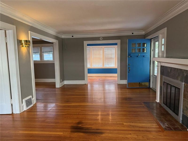 5537 Holmes St, Kansas City, MO 64110