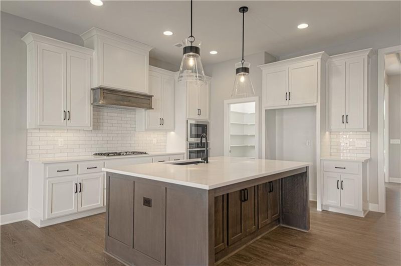 1512 SW Arborpark Ter, Lee's Summit, MO 64082