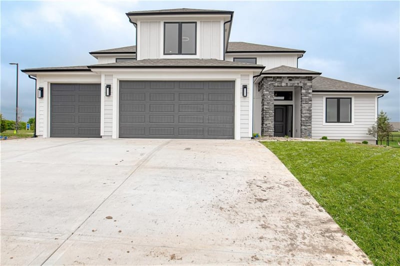 2001 Foxtail Point, Kearney, MO 64060