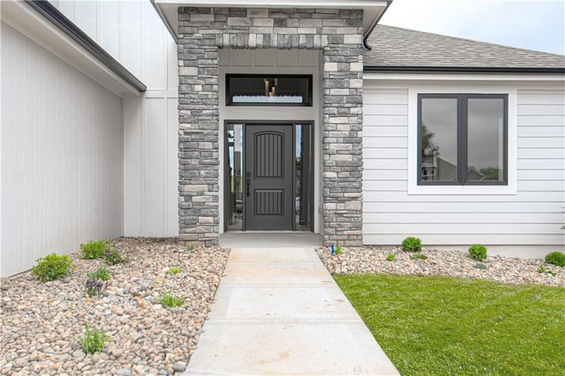 2001 Foxtail Point, Kearney, MO 64060