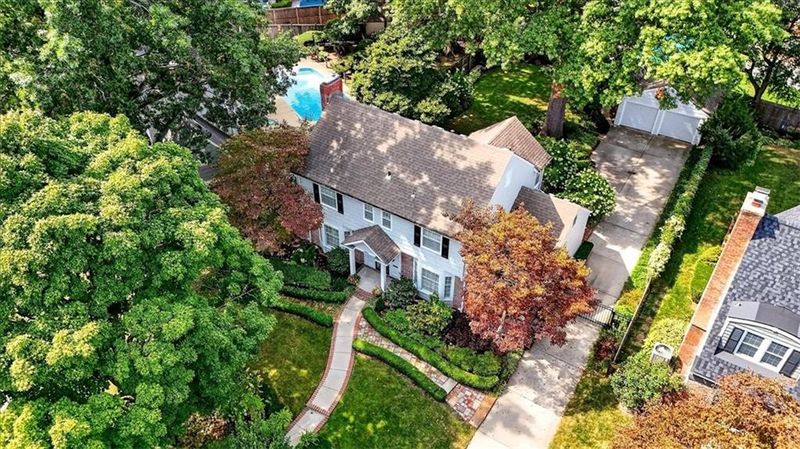 6908 Valley Rd, Kansas City, MO 64113