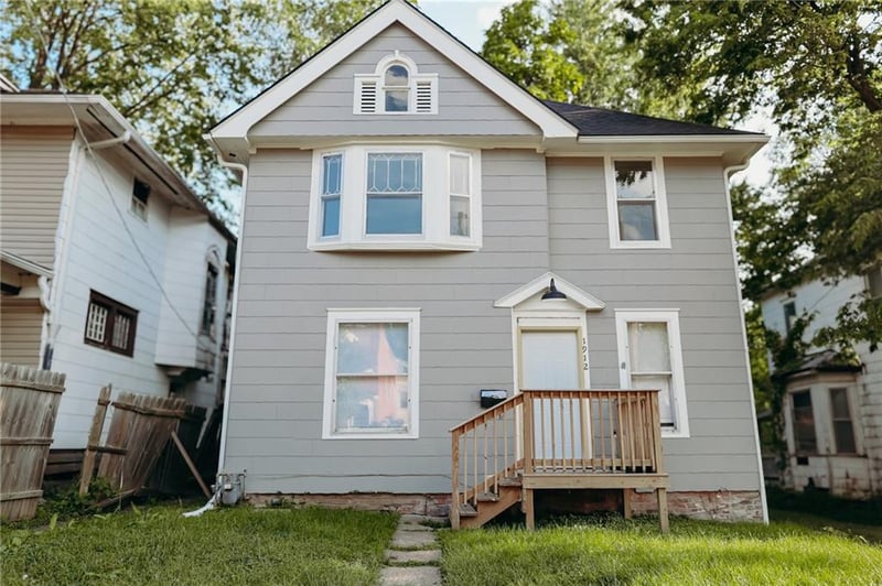 1912 Faraon St, St Joseph, MO 64501