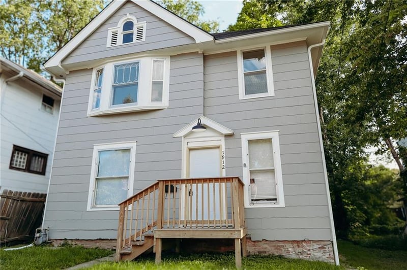 1912 Faraon St, St Joseph, MO 64501