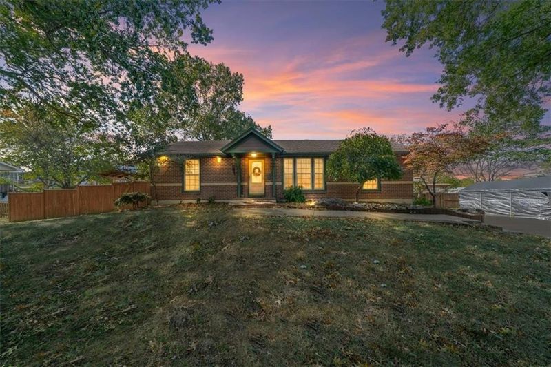 305 NW 17th St, Blue Springs, MO 64015