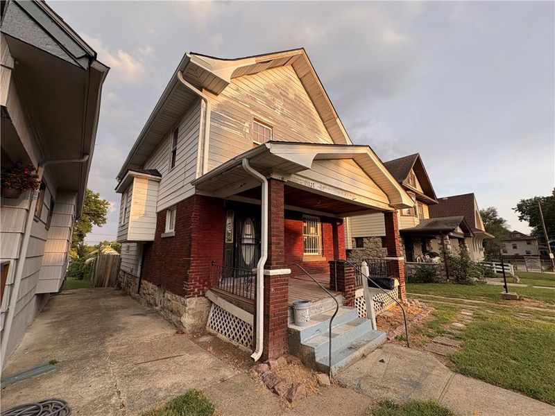 137 S White Ave, Kansas City, MO 64123