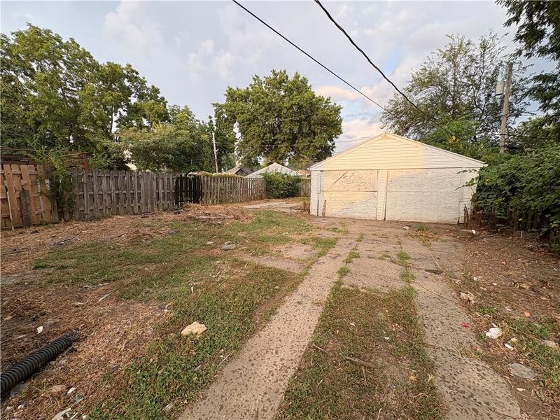 137 S White Ave, Kansas City, MO 64123