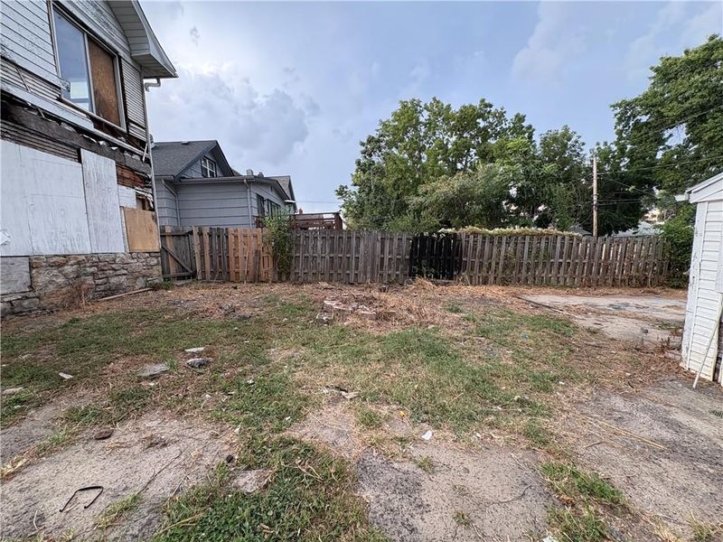 137 S White Ave, Kansas City, MO 64123