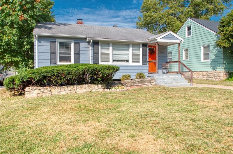 7544 Summit St, Kansas City, MO 64114