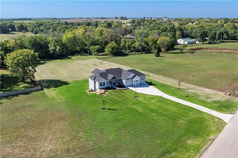 16667 Orchard Rd, Basehor, KS 66007