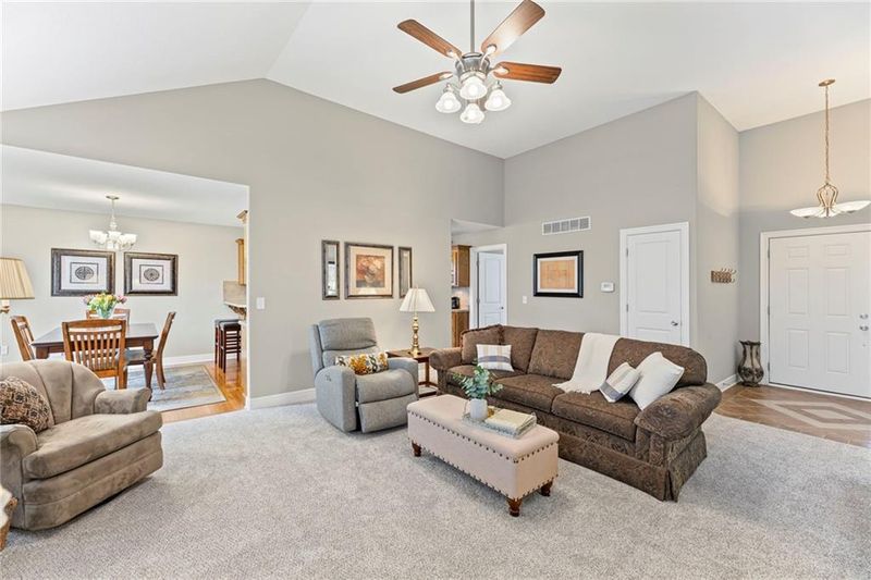 15423 Juniper Ln, Basehor, KS 66007