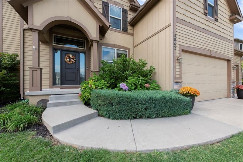 5862 S National Dr, Kansas City, MO 64152