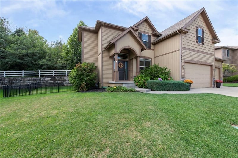 5862 S National Dr, Kansas City, MO 64152
