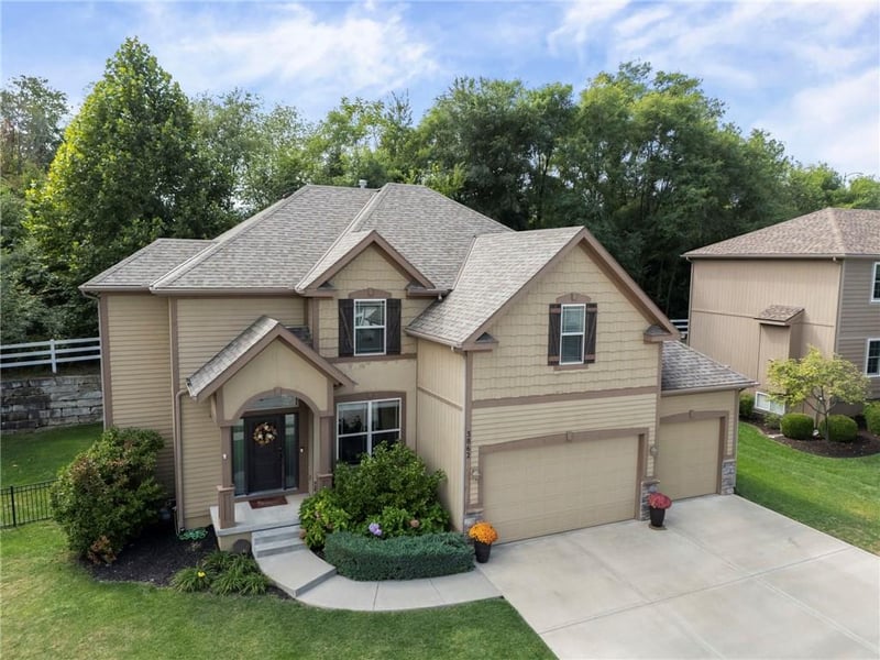 5862 S National Dr, Kansas City, MO 64152