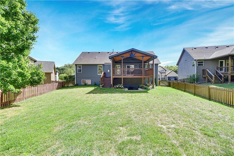 10744 N Laurel Ave, Kansas City, MO 64157