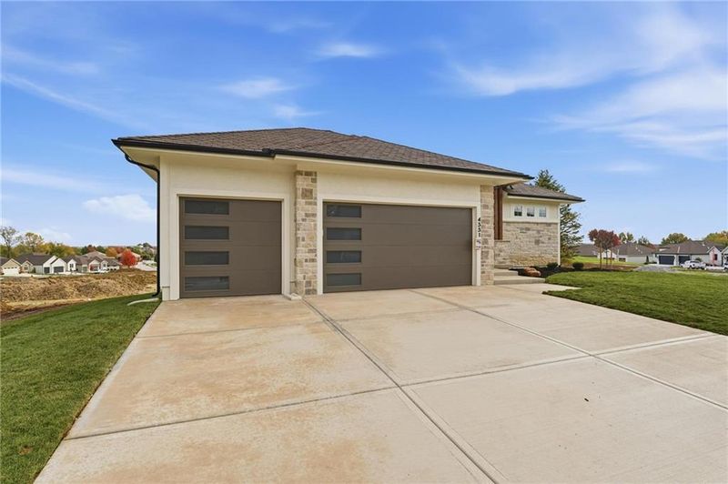4331 NE Hideaway Dr, Lee's Summit, MO 64064