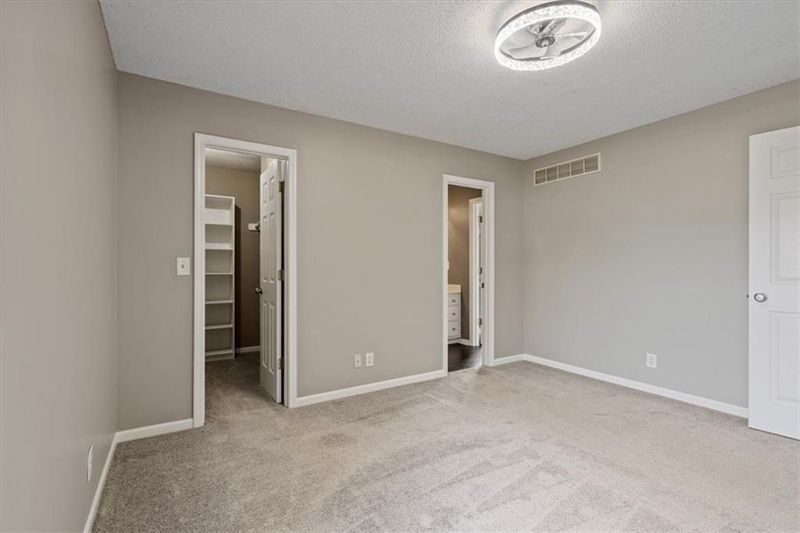 21682 S Main St, Spring Hill, KS 66083