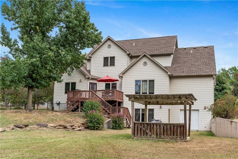 811 Timberbrook Dr, Nevada, MO 64772