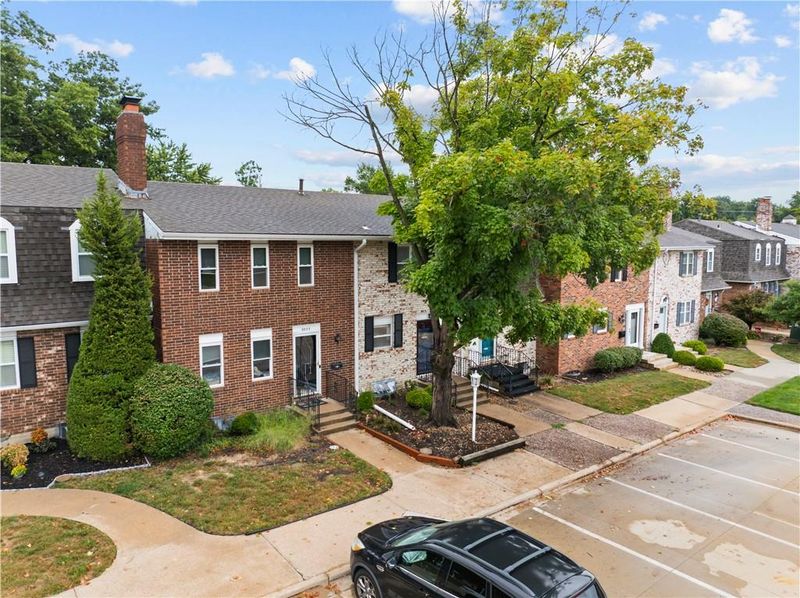 9505 Perry Ln, Overland Park, KS 66212