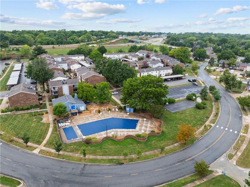 9505 Perry Ln, Overland Park, KS 66212