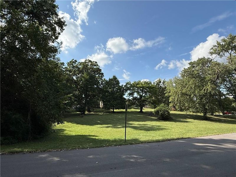 1021 NE Vivion Rd, Kansas City, MO 64118