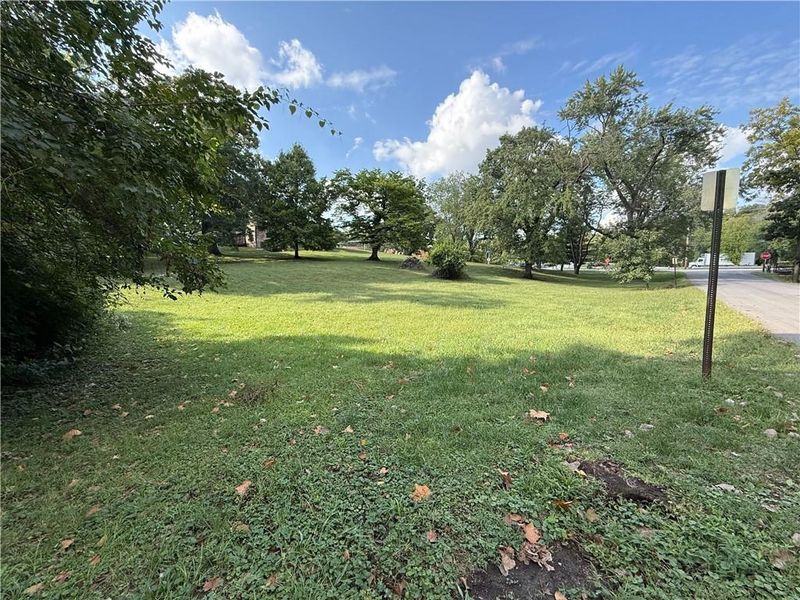 1021 NE Vivion Rd, Kansas City, MO 64118