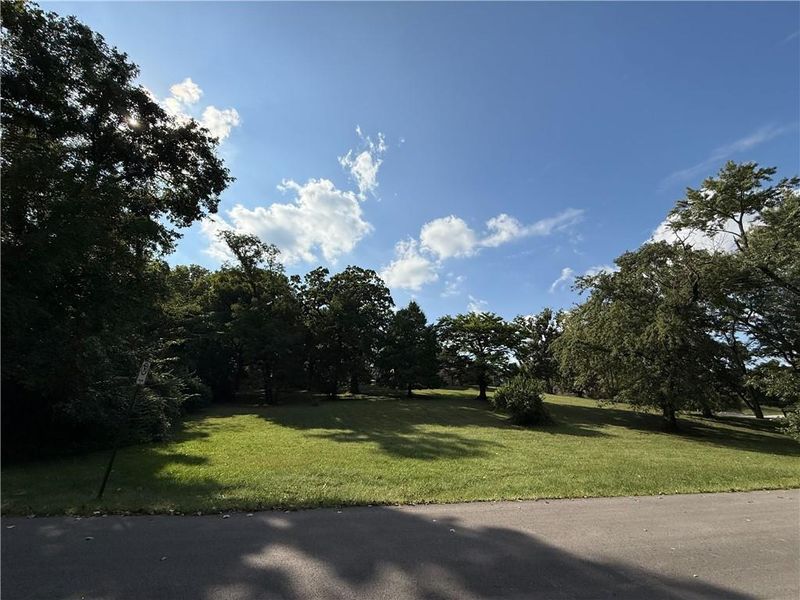 1021 NE Vivion Rd, Kansas City, MO 64118