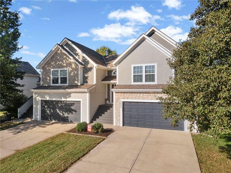 7512 Mccoy St, Shawnee, KS 66227