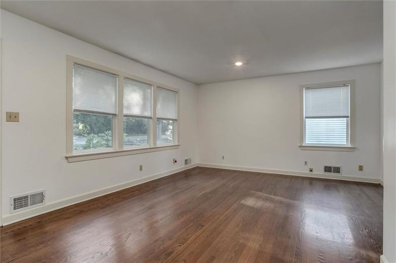 8912 Walnut St, Kansas City, MO 64114