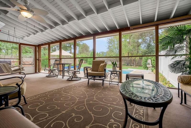 12120 Perry St, Overland Park, KS 66213