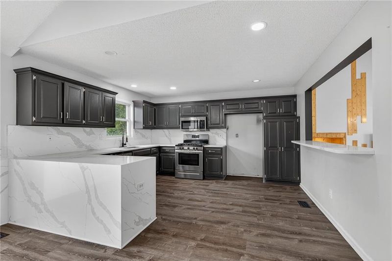 21217 W 55th Ter, Shawnee, KS 66218